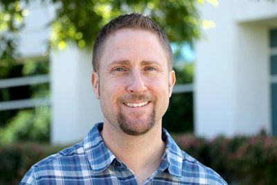 Chris Detzel is an online community leader that drives digital adoption, community content strategy
