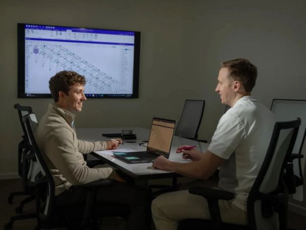 Two people meeting discussing structural solutions.