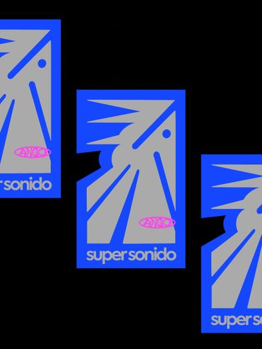 Abstract design with blue and gray shapes and 'super sonido' text.