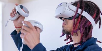 Immersive Technology. Immersive £D Headset. 