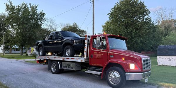 Emergency towing service in New London MO with BBR Towing & Transport truck for roadside assistance.