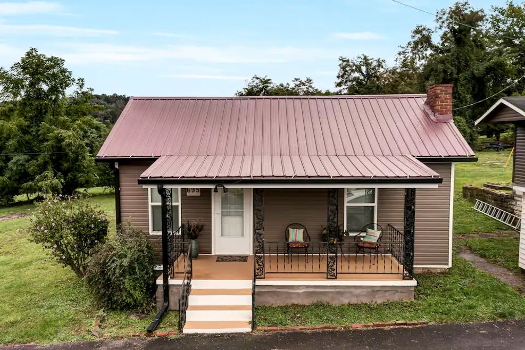 Cozy Country Cottage
located in Mt. Vernon, KY