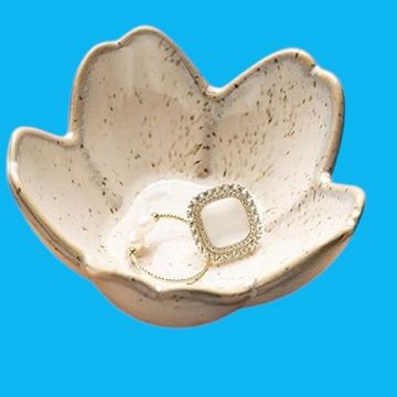 Ceramic dish 
Jewelry dish
Home decor 