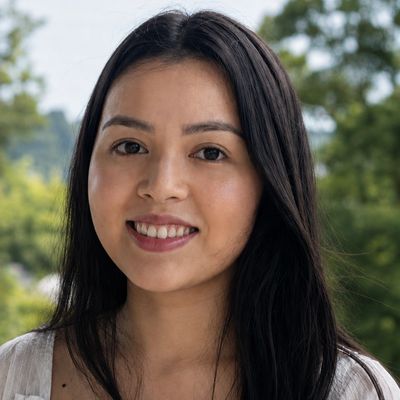 Portrait of a smiling woman outdoors.