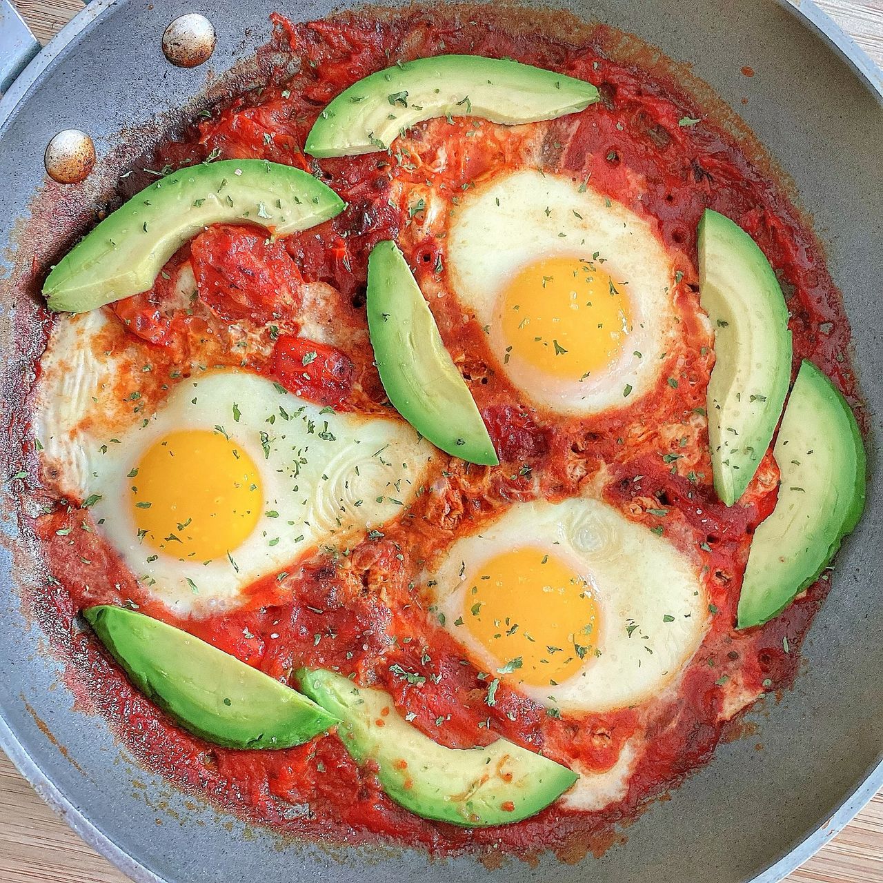 Huevos con Tomate al Sartén