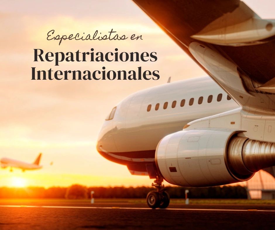 Avión en pista de aeropuerto con texto que dice especialistas en repatriaciones internacionales