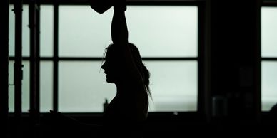 Snatching overhead, Weightlifting Women