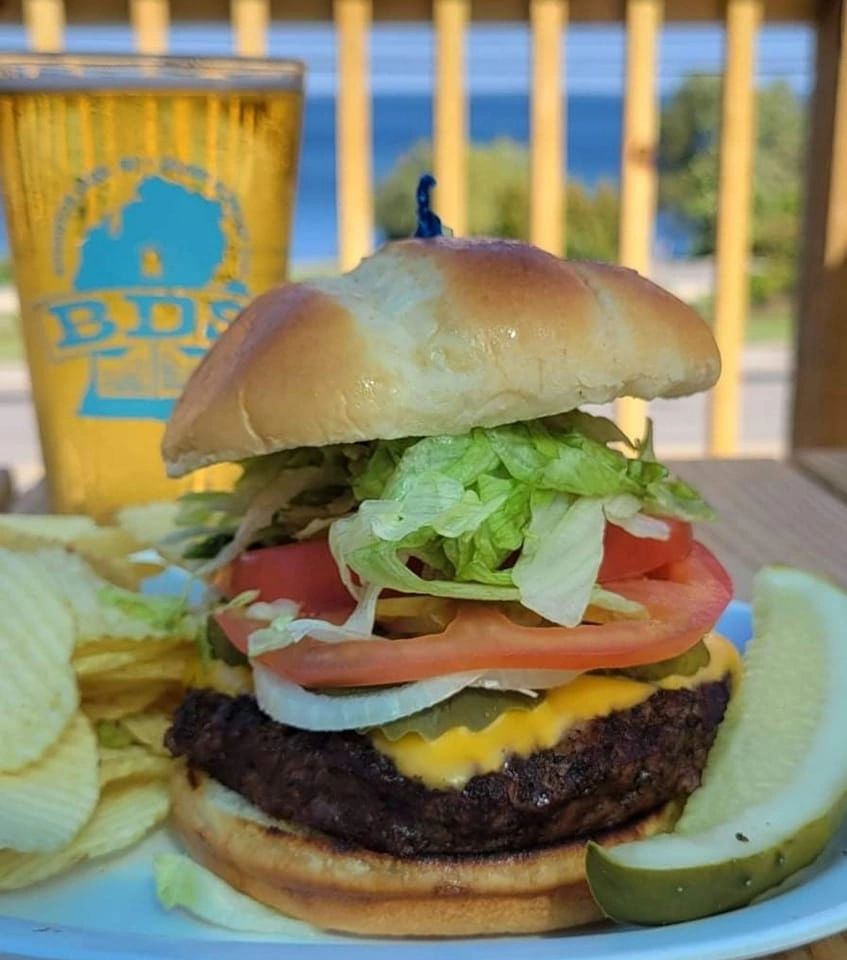 //img1.wsimg.com/isteam/ip/66708946-fa4c-45a2-a762-8ba8f3371afb/burger%20beer%20back%20door%20saloon.jpg/:/cr=t:0%25,l:0%25,w:100%25,h:100%25/rs=w:1300,h:800