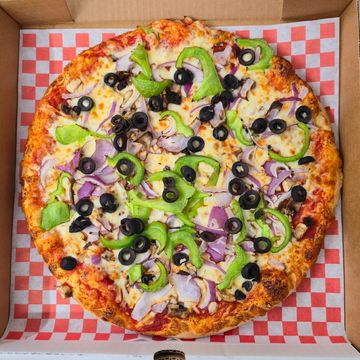 Classic veggie pizza with peppers, onions, mushrooms, and olives. Fast delivery Bison Pizza Winnipeg
