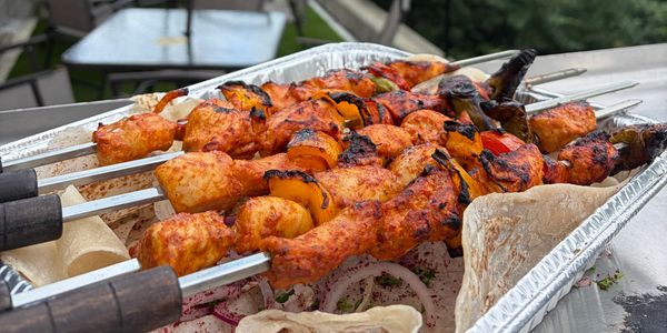 Deir Grill Bowl 🔥

Your choice of juicy Shish Tawook or flame-grilled Palestinian Kebab, served ove