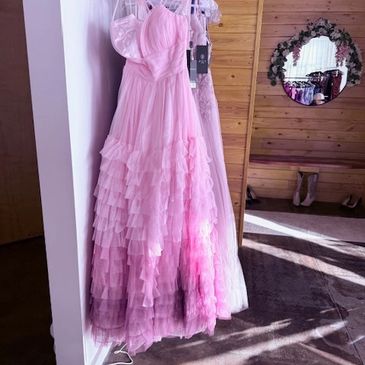 Modern ambre dress with beautiful flow and great fabric.