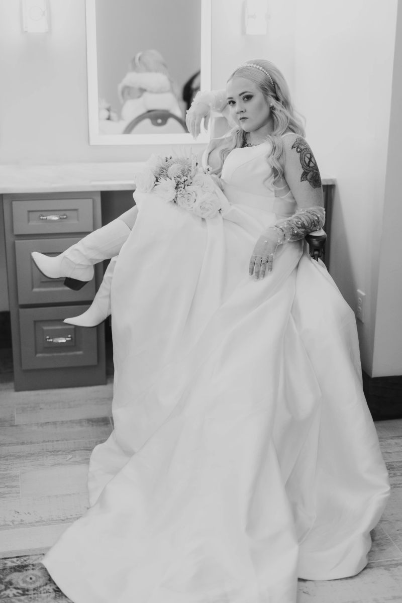 Bridal suite with vanity and natural light