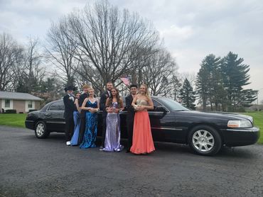 A limo with a group of prom kids.