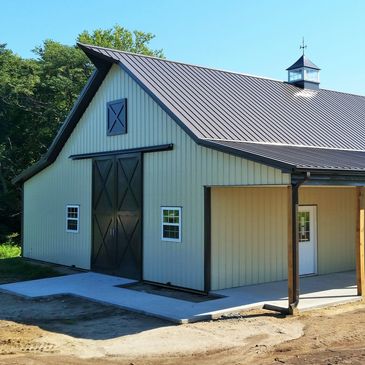horse barn, equestrian facility, riding arena, stall barn