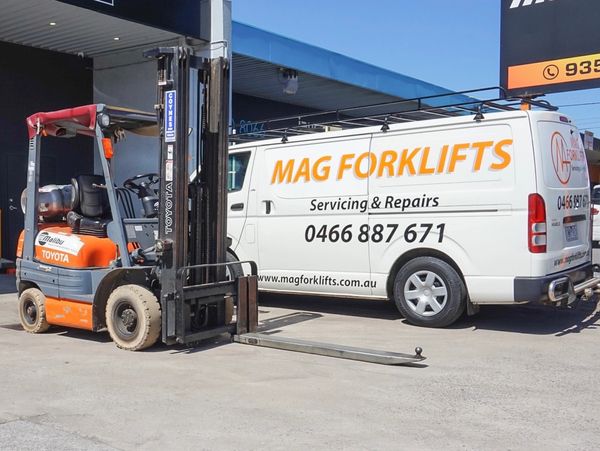 On-site forklift service and repair