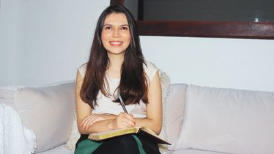 Psicóloga Deborah Lima Torón - Formación Académica y Especializaciones 