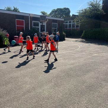 Children participating in an outdoor multi-sport activity at KBMultiSport, promoting physical fitness, teamwork, and enjoyment in a sunny, engaging environment.”