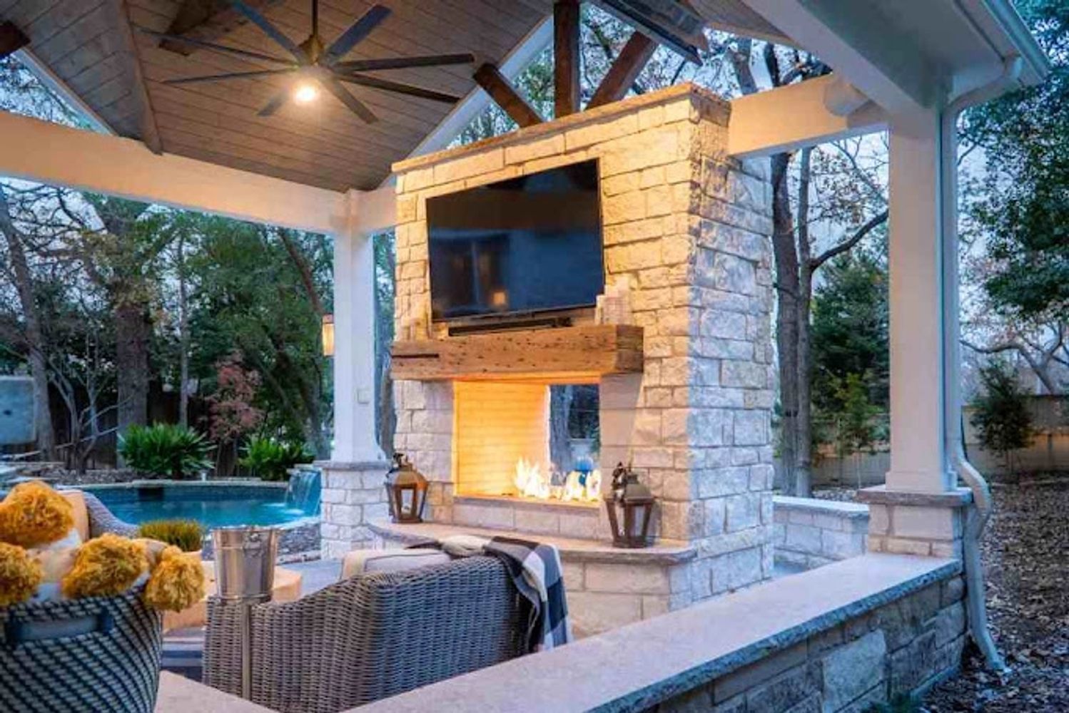 Custom outdoor living space built by Carolinas Renovation and outdoor living in Charlotte, NC.