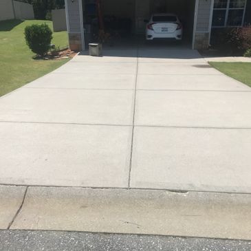 Finished driveway cleaning, this concrete surface looks like new after our 3 step process. 