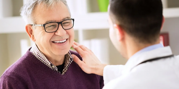 Doctor with a patient, choosing the optimal dose for each  individual patient