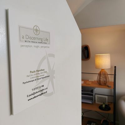 Paula Hamilton A Discerning Life Psychotherapist and Clinical Hypnotherapist office door sign