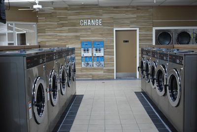 Laundromat, Laundromat near me, coin laundry, laundry circa de me, wash dry fold service