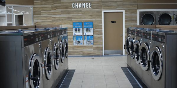 Laundromat, Laundromat near me, coin laundry, laundry circa de me, wash dry fold service