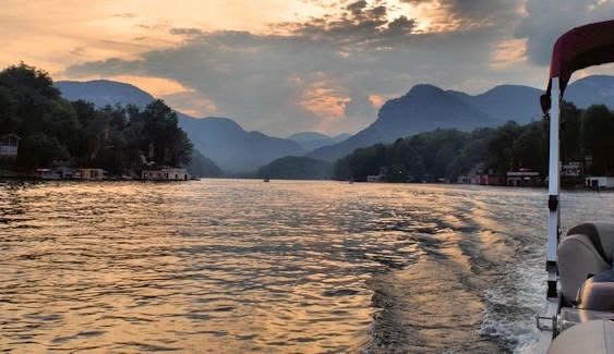 Pontoon boat rental on lake lure nc