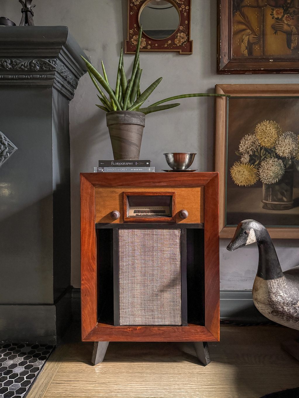 Vintage radio upgraded with new components