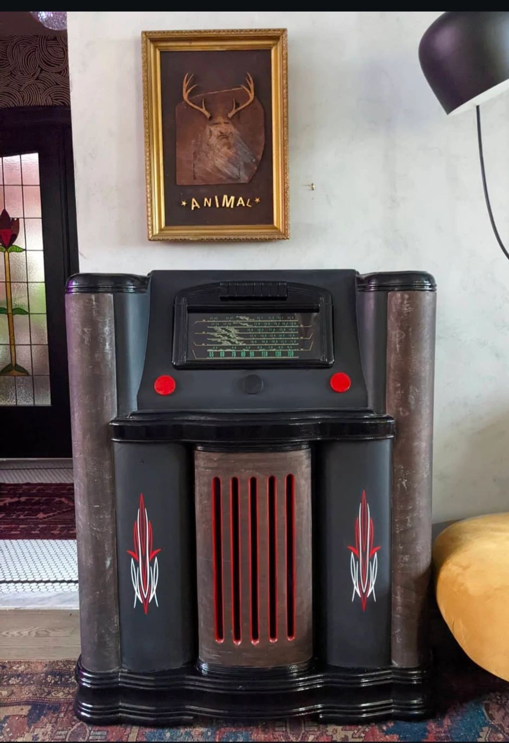 Rat rod style radio with a booming system