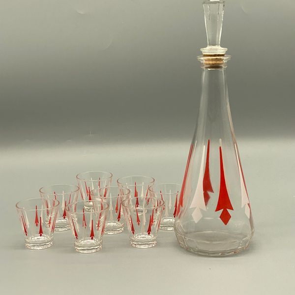 Probably 1960s, this is a French spirit decanter with all 8 original glasses and stopper. 