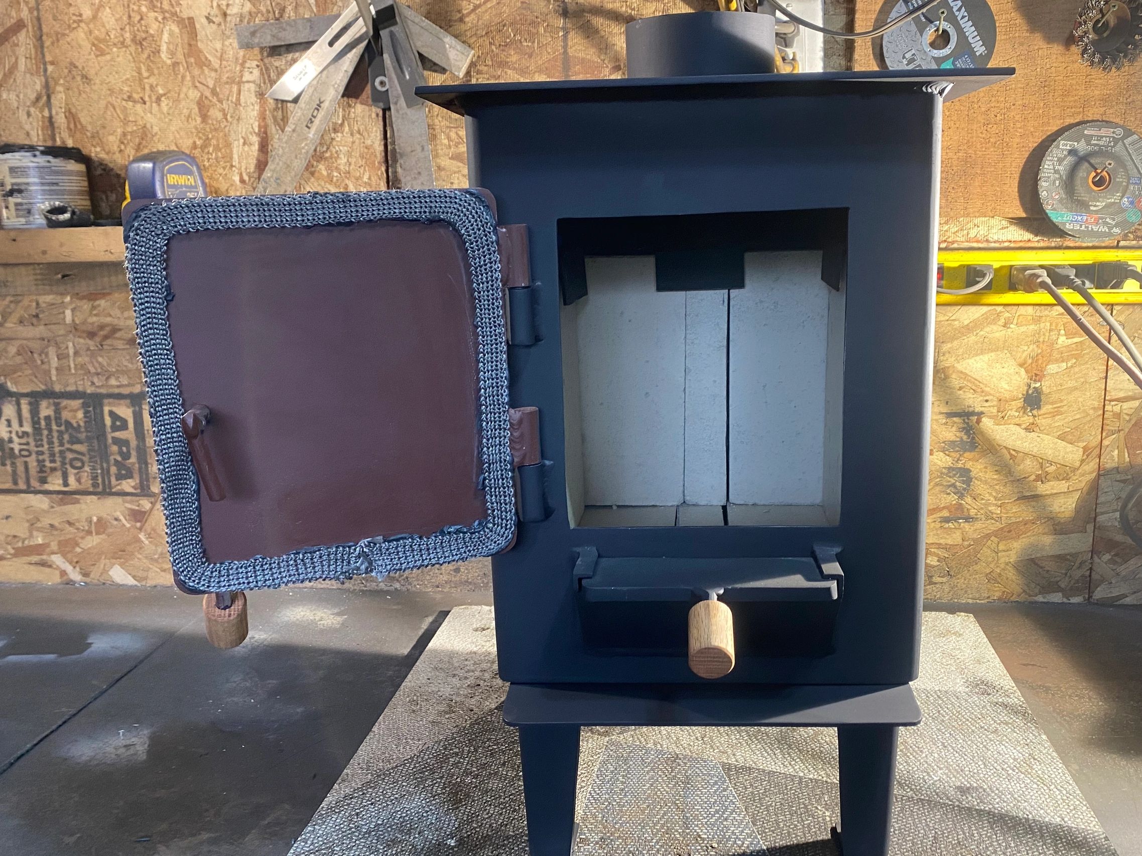 Gallery Ookpik Tiny Wood Stoves