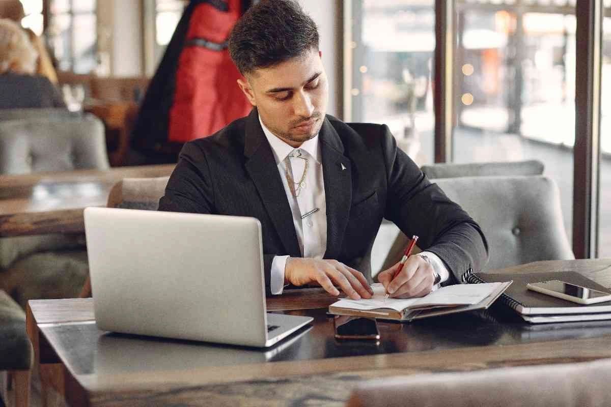 Looking for a top accountant in Farnworth? Save time, minimize your tax bill with G&M Bookkeeping