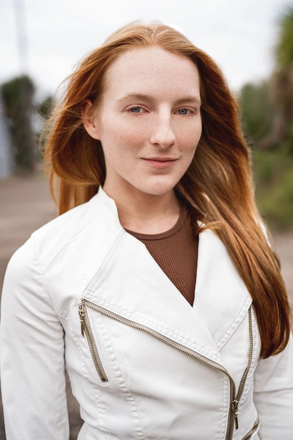 Headshot for actor Claire Louise Huder, captured by Tomei Wroteit