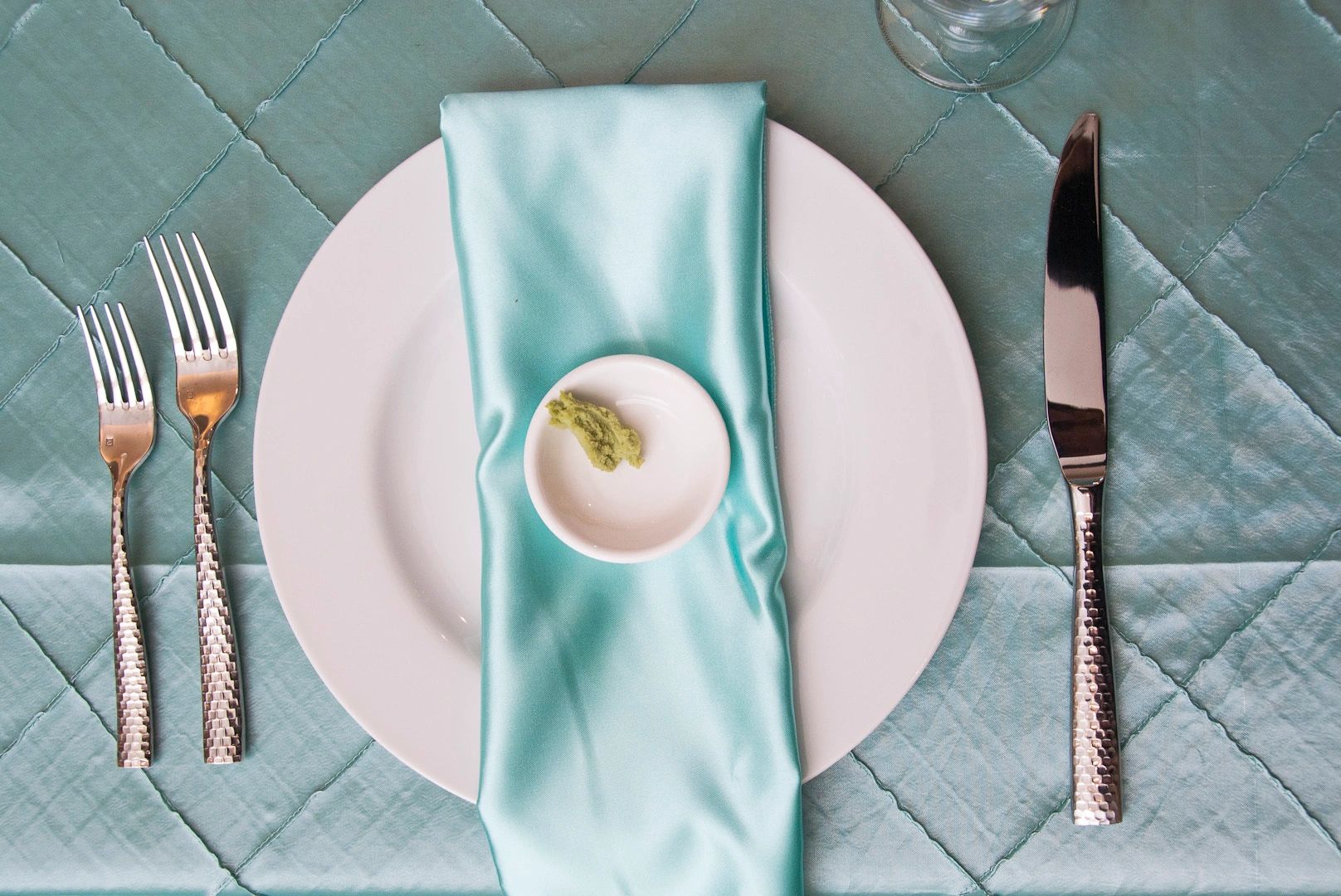 From Basic to Beautiful: Transform Your Table Setting in Minutes