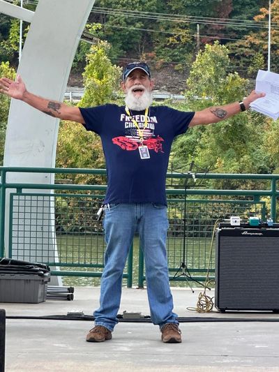 Mark Derry revving the crowd at the 2023 Freedom Car Show