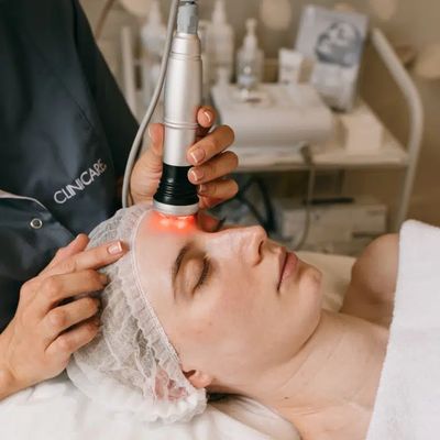 Radio frequency skin tightening facial on face