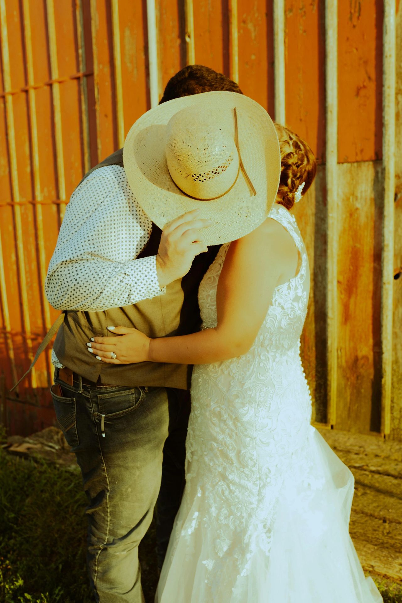 Country Glam: A Barn Wedding with Style Country Glam: A Barn Wedding with Style