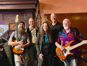 Dave Powell - Guitar
Richard Wood - keyboards
Mari Mack Tamburo -Vocals
Martin Cunningham - Drums
Ar