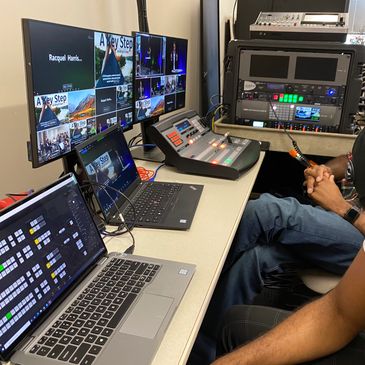 Live town hall event broadcast over the web to a global corporate audience.  Treest director & gfx