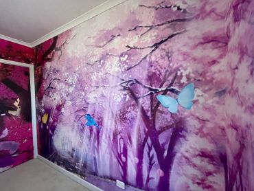 Wall graphics in bedroom 