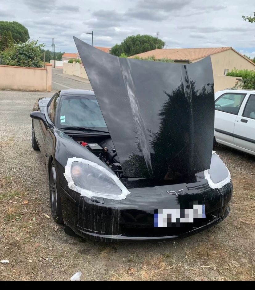 Corvette en cours de rénovation des phares