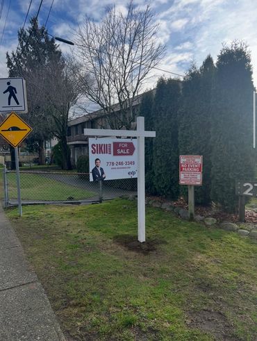 Realtor sign post installation
Real estate sign post installation
Realtor sign post installed
