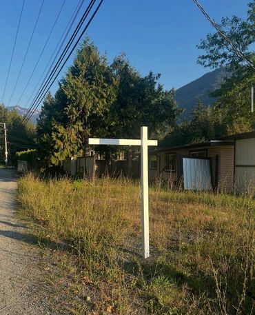 Realtor sign post installation
Real estate sign post installation
Realtor sign post installed
