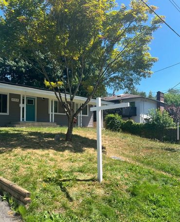 Realtor sign post installation
Real estate sign post installation
Realtor sign post installed
