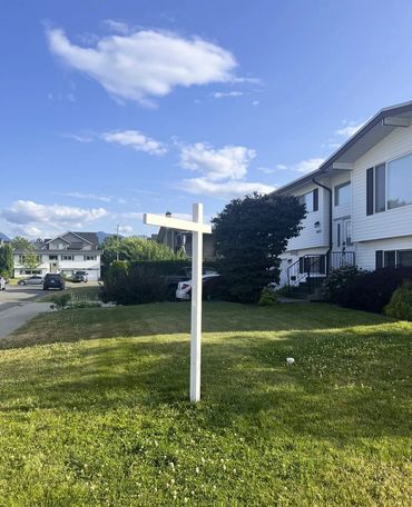 Realtor sign post installation
Real estate sign post installation
Realtor sign post installed
