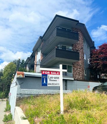 Realtor sign post installation
Real estate sign post installation
Realtor sign post installed
