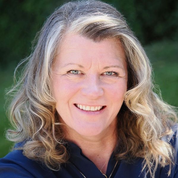 Gilly Green has more than 30 years' experience in the wealth management industry. 
From trainee at C