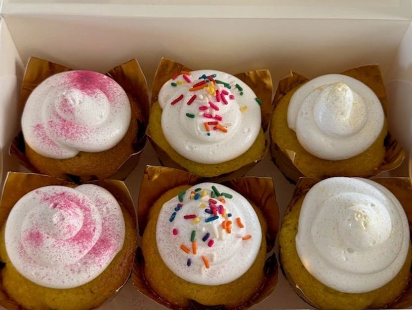 Yellow Cupcakes with Lemon Filling and Marshmallow Crème Topping