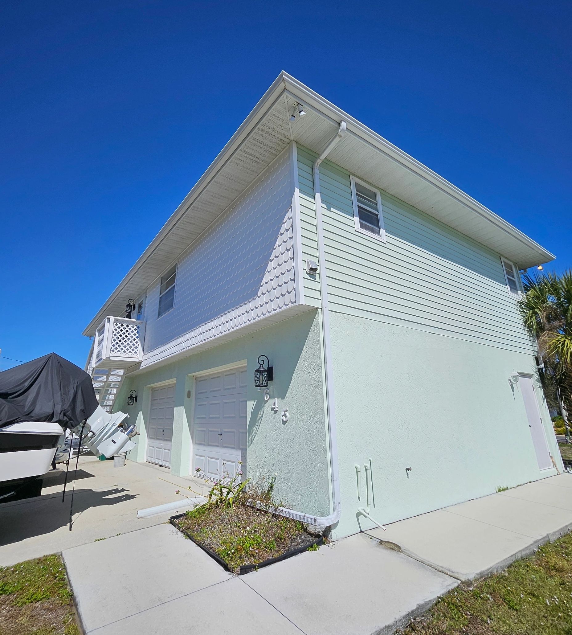 Intercoastal waterfront house we repaired the stucco and washed and painted the exterior.